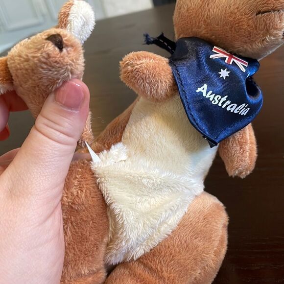 Australian Kangaroo and Platypus NWT Excellent Condition Souvenirs from Aus - Picture 3 of 15